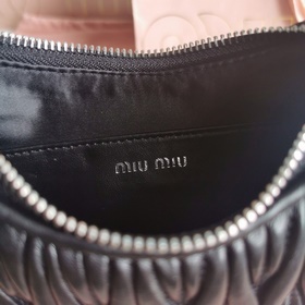 Сумка через плечо Miumiu Сумка на цепочке Знаменитая кожа ягненк