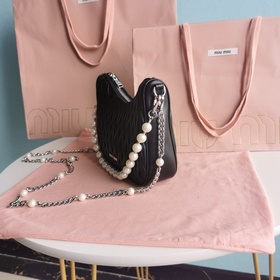 Сумка через плечо Miumiu Сумка на цепочке Знаменитая кожа ягненк