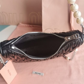 Сумка через плечо Miumiu Сумка на цепочке Знаменитая кожа ягненк