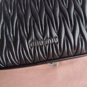 Сумка через плечо Miumiu Сумка на цепочке Знаменитая кожа ягненк