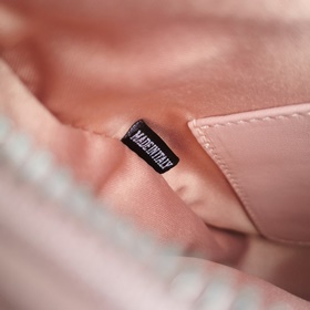 Сумка Miumiu через плечо Сумка из новой коллекции аксессуаров, в