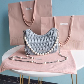 Сумка Miumiu Знаменитая кожа ягненка с вышивкой Matelasse, роско