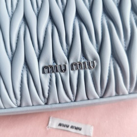 Сумка Miumiu Знаменитая кожа ягненка с вышивкой Matelasse, роско