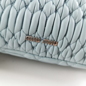 Miumiu Модель в цвете «туманный синий»： 5BH012 Новая усовершенст
