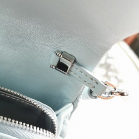 Miumiu Модель в цвете «туманный синий»： 5BH012 Новая усовершенст