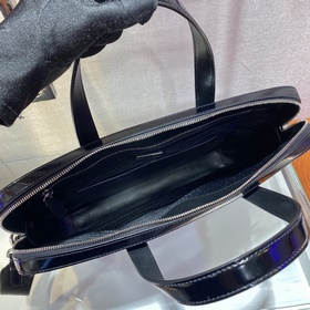 Prada  Новая модель портфеля Модель： 2VE368 Глянцевый Изготовлен