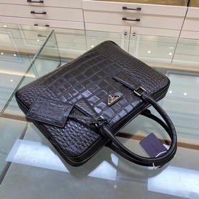 Новая модель мужской сумки Prada, модель 2VE366 с узором «страуси