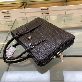 Новая модель мужской сумки Prada, модель 2VE366 с узором «страуси