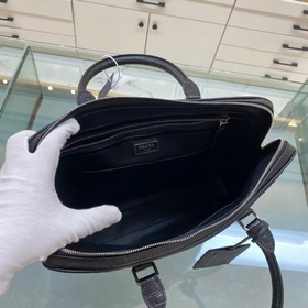 Новая модель мужской сумки Prada, модель 2VE366 с узором «страуси