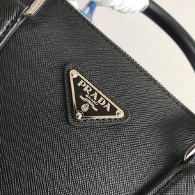 Новейшая модель мужской портфеля Prada Модель： 2VG039 Треугольны