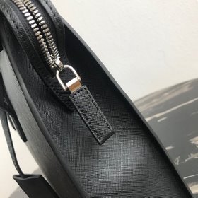 Новейшая модель мужской портфеля Prada Модель： 2VG039 Треугольны