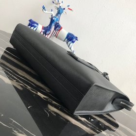 Новейшая модель мужской портфеля Prada Модель： 2VG039 Треугольны