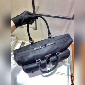 Prada Новый нейлоновый портфель Артикул： 2VE017 Эта нейлоновая с