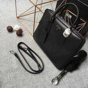 Prada портфель Новый номер модели： 0368 Ширина дна 3,5 см. Легкая