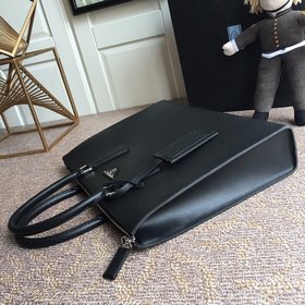 Новая мужская сумка Prada Артикул： 2VG030V Треугольная черная Из