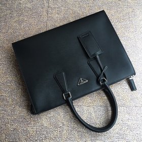 Новая мужская сумка Prada Артикул： 2VG030V Треугольная черная Из