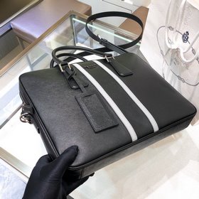 Новейшая модель портфеля Prada Артикул： 2VE368 Импортная кожа Saf