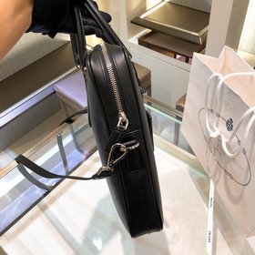 Новейшая модель портфеля Prada Артикул： 2VE368 Импортная кожа Saf