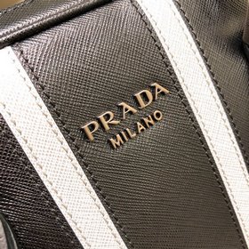 Новейшая модель портфеля Prada Артикул： 2VE368 Импортная кожа Saf