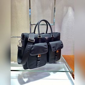 Prada Новый нейлоновый портфель Артикул： 2VE017 Эта нейлоновая 