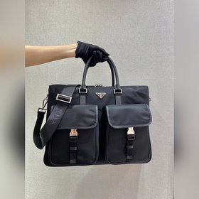 Prada Новый нейлоновый портфель Артикул： 2VE017 Эта нейлоновая 