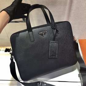 Prada  Новая модель портфеля Модель： 2VE368 Изготовлена из импор