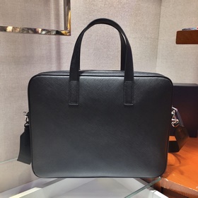 Prada  Новая модель портфеля Модель： 2VE368 Изготовлена из импор