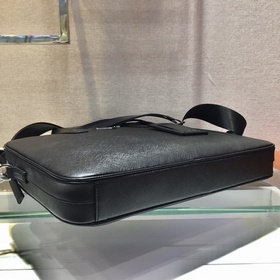 Prada  Новая модель портфеля Модель： 2VE368 Изготовлена из импор