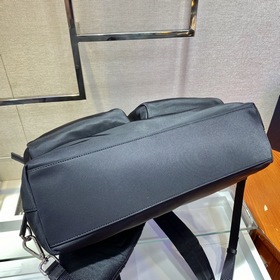Prada Рюкзак/сумка для покупок Артикул： 2VG053 Эта тканевая сумк
