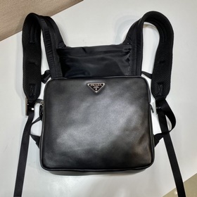 Prada Шляпа/рюкзак Артикул： 2VZ093/рюкзак с шляпой Эта модель во