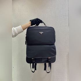 Prada Новый рюкзак Модель： 2VZ049 Эта тканевая сумка с отделкой 