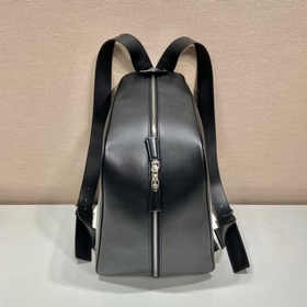 Prada Новый рюкзак Модель： 2VZ099 Треугольный рюкзак Эта сумка и