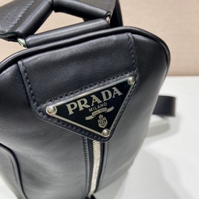 Prada Новый рюкзак Модель： 2VZ099 Треугольный рюкзак Эта сумка и