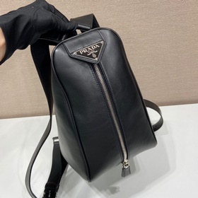 Prada Новый рюкзак Модель： 2VZ099 Треугольный рюкзак Эта сумка и