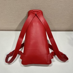 Prada Новый рюкзак Модель： 2VZ099 Треугольный рюкзак Эта сумка и