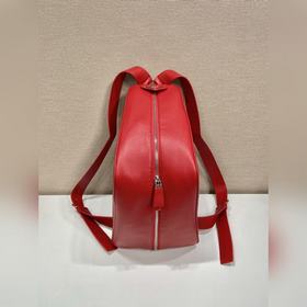 Prada Новый рюкзак Модель： 2VZ099 Треугольный рюкзак Эта сумка и