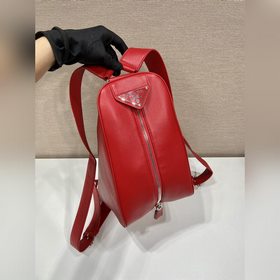 Prada Новый рюкзак Модель： 2VZ099 Треугольный рюкзак Эта сумка и