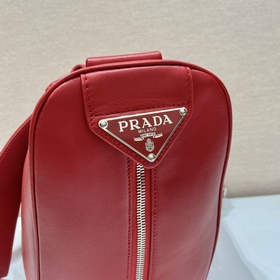 Prada Новый рюкзак Модель： 2VZ099 Треугольный рюкзак Эта сумка и