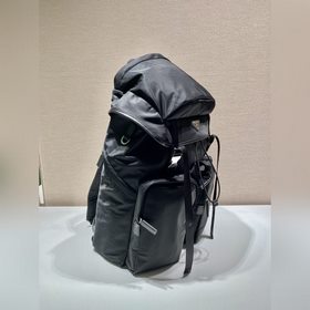 Prada Новый альпинистский рюкзак Артикул： 2VZ0 Этот рюкзак с дву