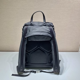 Prada Новый рюкзак/кепка Артикул： 2VZ135A/с кепкой Этот рюкзак с