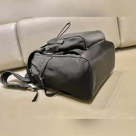Prada Новый рюкзак/кепка Артикул： 2VZ135A/с кепкой Этот рюкзак с