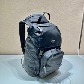 Prada Новый рюкзак/кепка Артикул： 2VZ135A/с кепкой Этот рюкзак с