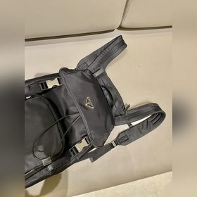 Prada Новый рюкзак/кепка Артикул： 2VZ135A/с кепкой Этот рюкзак с