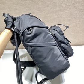 Prada Новый рюкзак/кепка Артикул： 2VZ135A/с кепкой Этот рюкзак с
