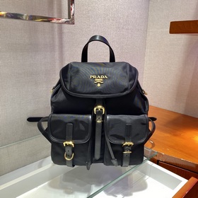Prada Новый рюкзак Модель： 1BZ677A Этот нейлоновый рюкзак с изыс