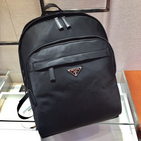 Prada Модель： 2VZ048 Рюкзак Этот рюкзак с отделкой из импортной к