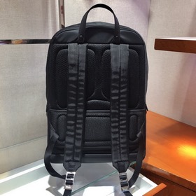 Prada Модель： 2VZ048 Рюкзак Этот рюкзак с отделкой из импортной к