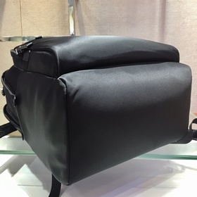 Prada Модель： 2VZ048 Рюкзак Этот рюкзак с отделкой из импортной к