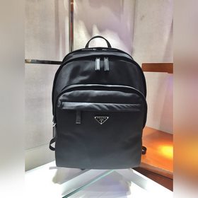Prada Модель： 2VZ048 Рюкзак Этот рюкзак с отделкой из импортной к