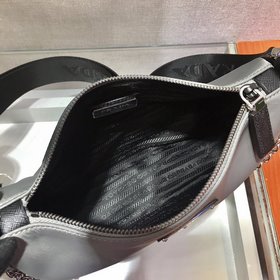 Сумка Prada через плечо Новый цвет Артикул： 2VH113 Новый цвет, 